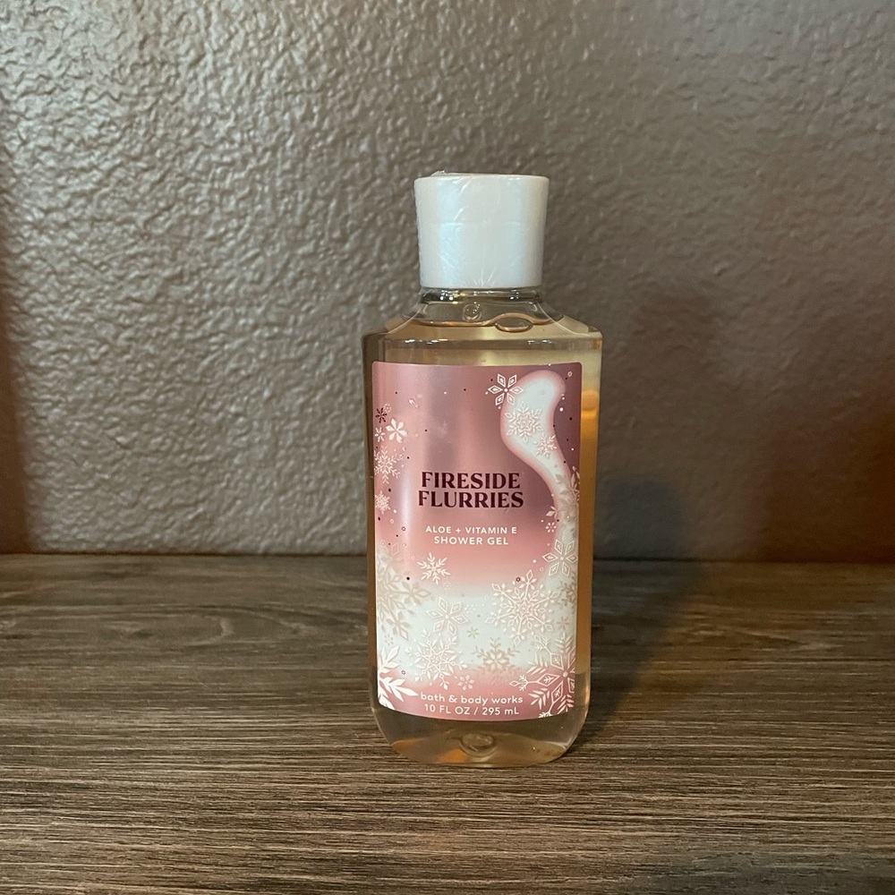 BBW Fireside Flurries Shower Gel